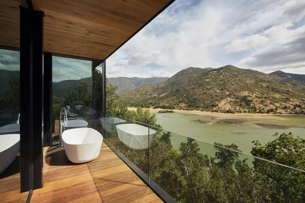 Jacuzzi privado con vista panorámica en Viña Vik