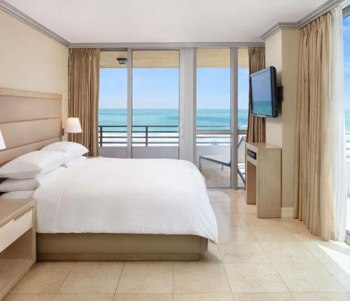 Habitación principal con vista al mar en Hilton Bentley