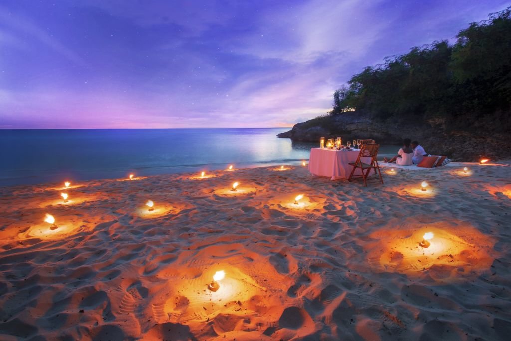 Atardecer caribeño en Anguilla: magia frente al mar.