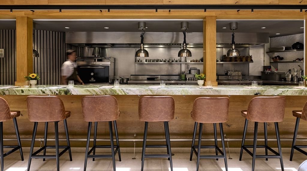 Interior de Quintonil restaurante 2 estrellas Michelin en Polanco, Ciudad de México.